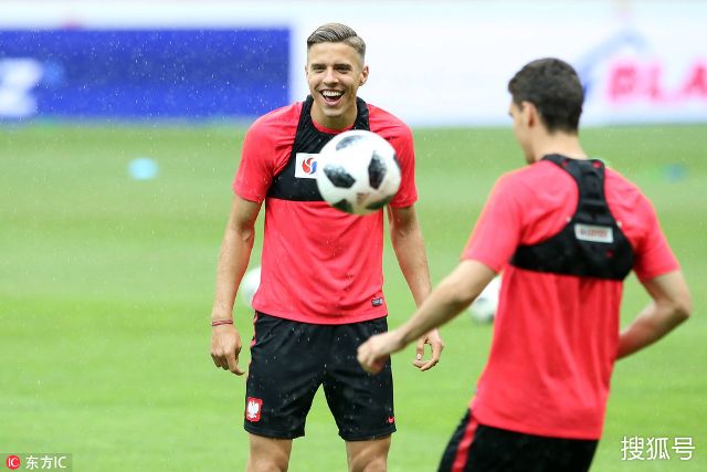 中的表现更 中的表现更