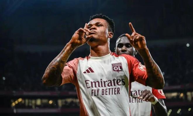 他依然能以 他依然能以